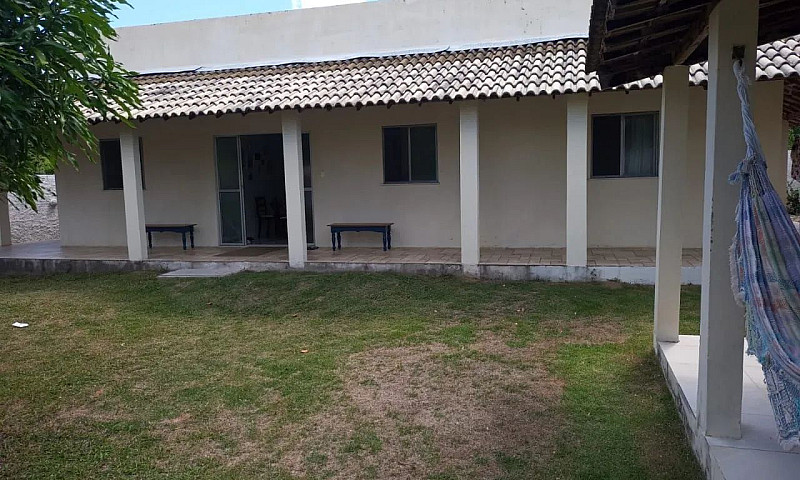 ? Casa Com Piscina E...