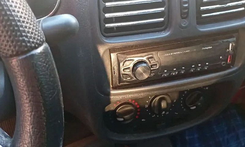 Renault Clio Authent...