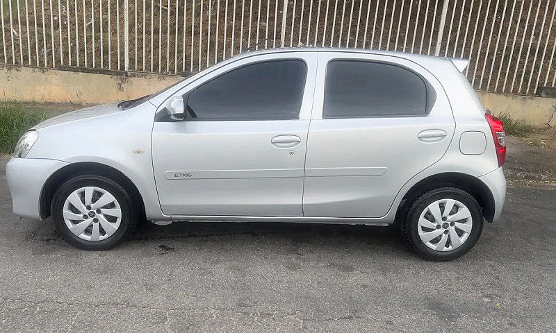 Toyota Etios X 1.3 F...