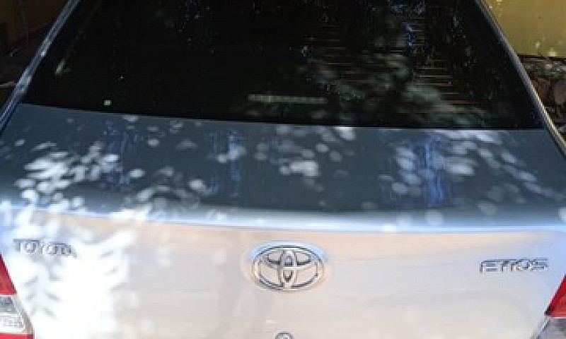 Carro Etios ...