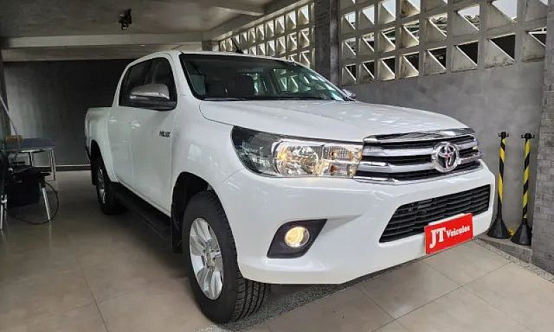 Toyota Hilux Srv 4X4...