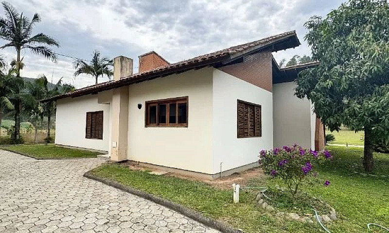 Ampla Casa Com 300M²...