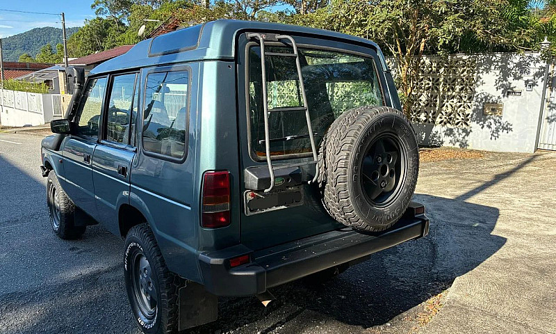 Land Rover Discovery...