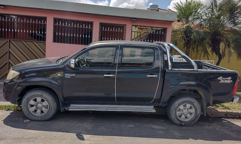 Toyota Hilux Pick Up...