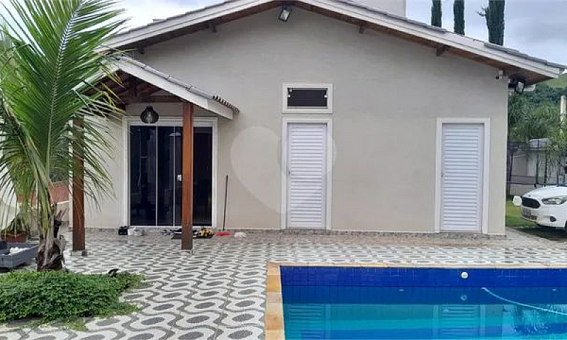 Casa Com 3 Quartos À...