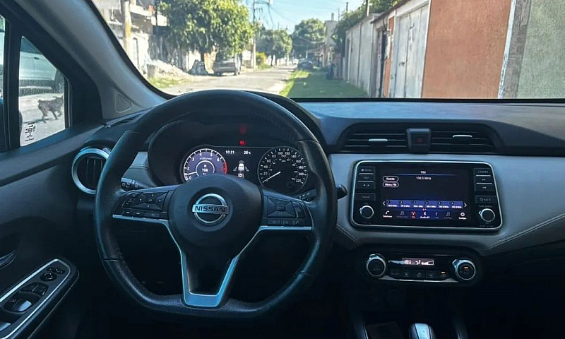 Nissan Versa Exclusi...