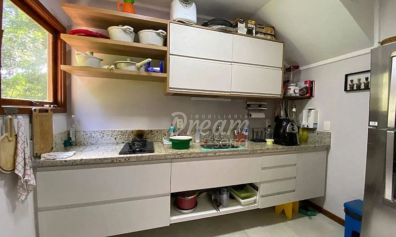 Casa Com 3 Dormitóri...