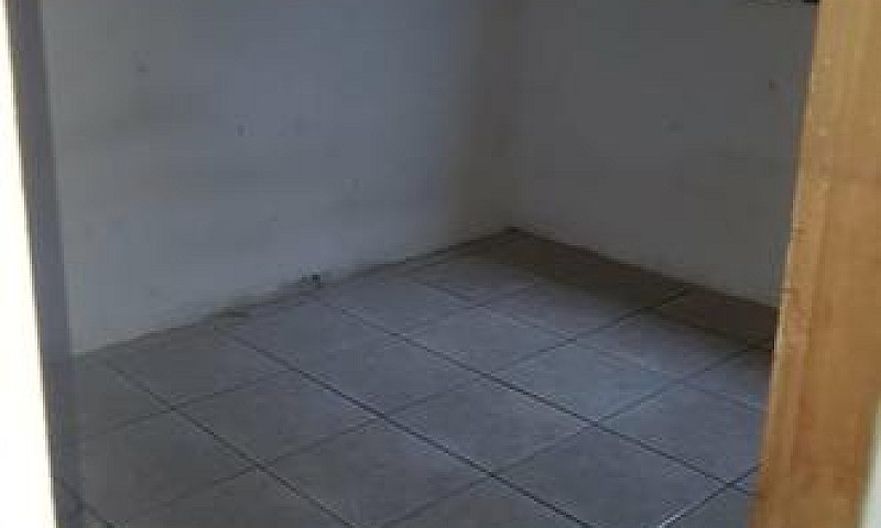 Alugo Casa Lorena...