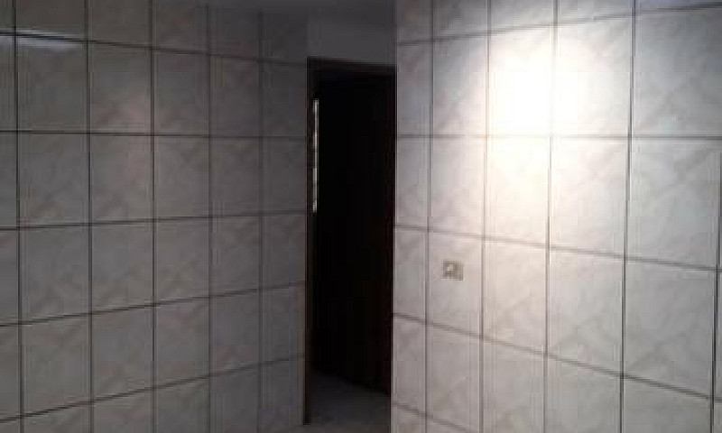 Aluga-Se Casa...