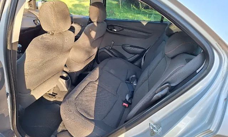 Chevrolet Onix Hatch...