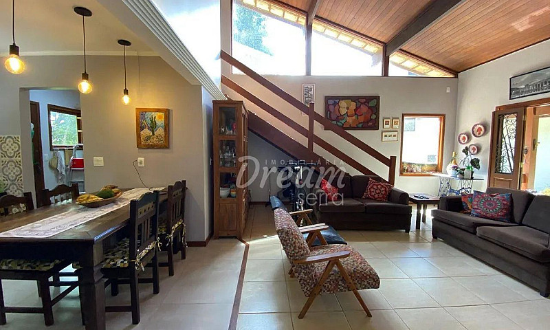Casa Com 3 Dormitóri...