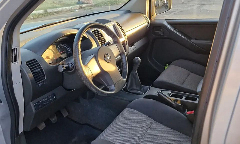 Nissan Frontier Se A...