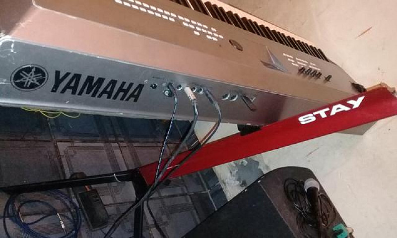 Teclado Yamaha...