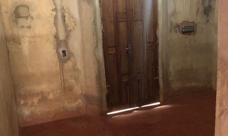 Vende Se Uma Casa...