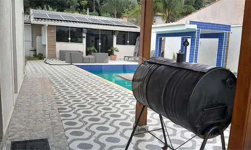 Casa Com 3 Quartos À...