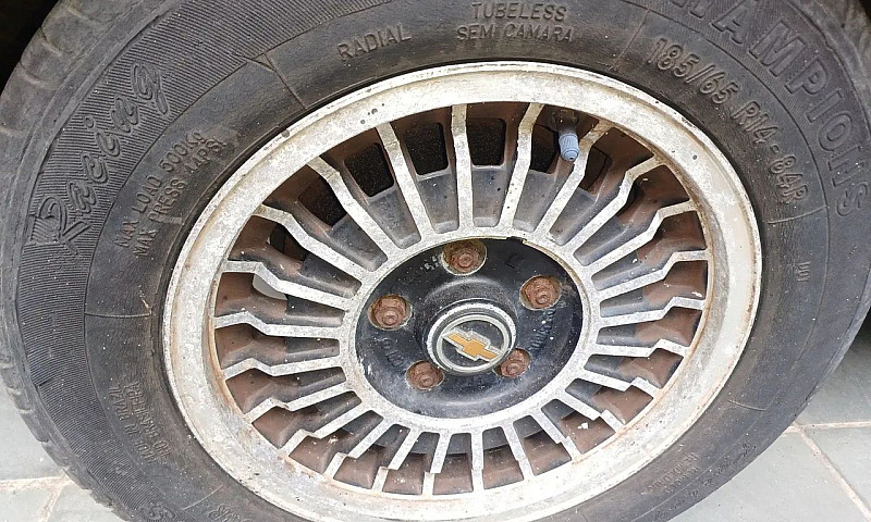 Chevrolet Opala De L...