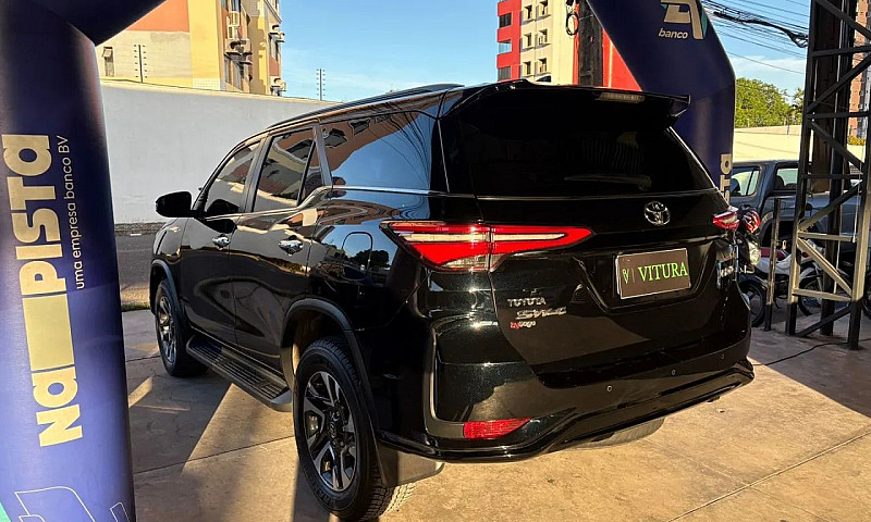 Toyota Hilux Sw4 4X4...