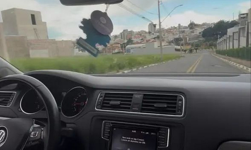 Volkswagen Jetta Com...