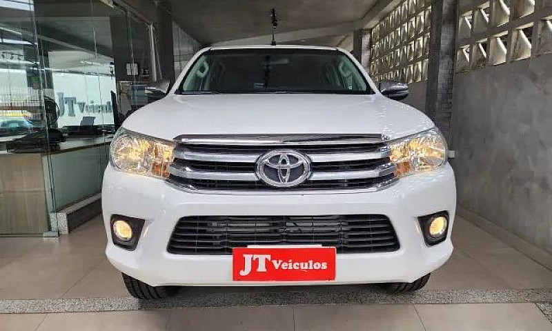 Toyota Hilux Srv 4X4...