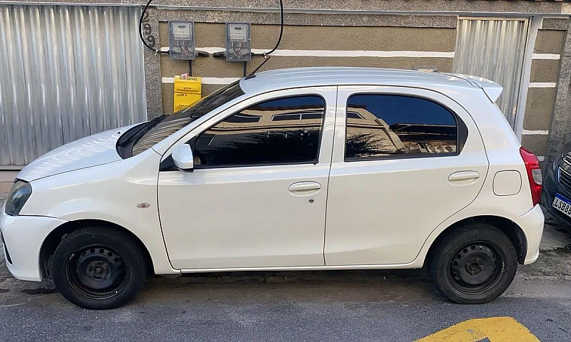 Toyota Etios X 1.3 F...