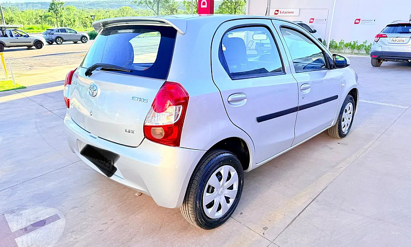 Toyota Etios X 1.3 F...