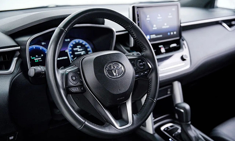 Toyota Corolla Cross...
