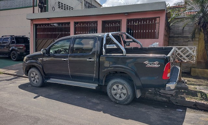 Toyota Hilux Pick Up...
