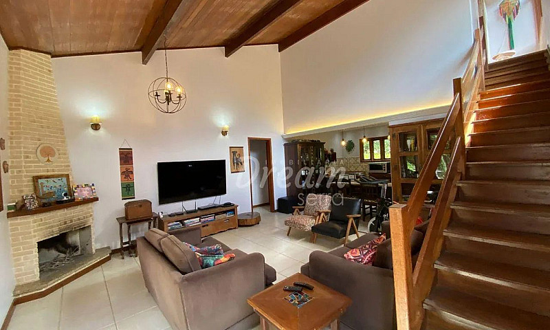 Casa Com 3 Dormitóri...
