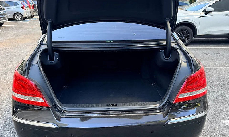 Hyundai Equus 4.6 V8...