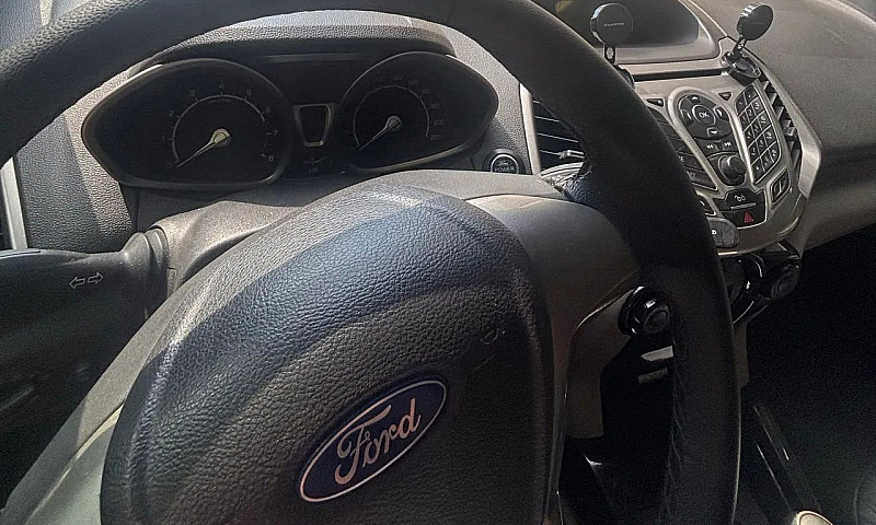 Ford Ecosport Titani...