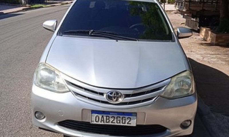Carro Etios ...