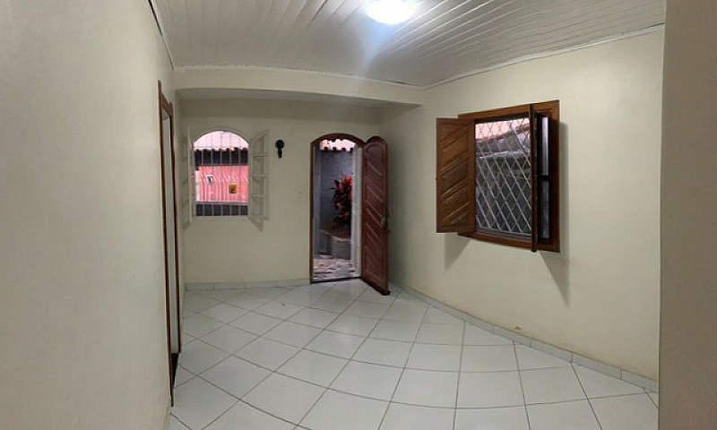 Alugo Casa De Três Q...