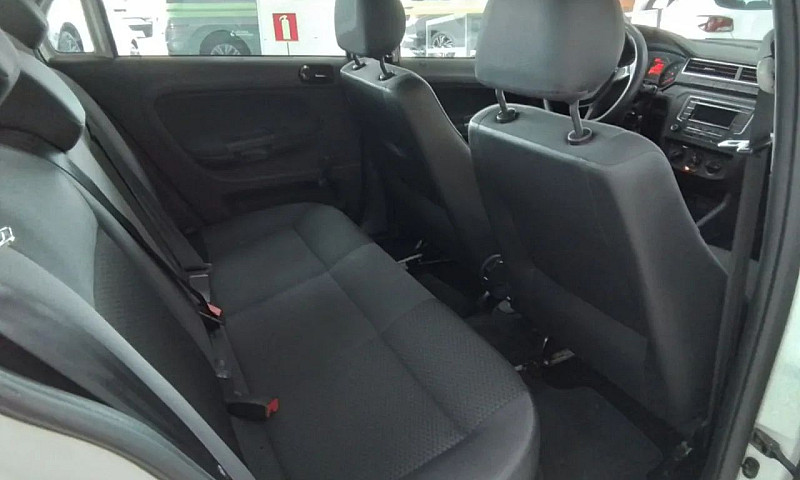 Volkswagen Voyage 1....