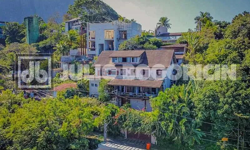 Casa Em Condomínio :...