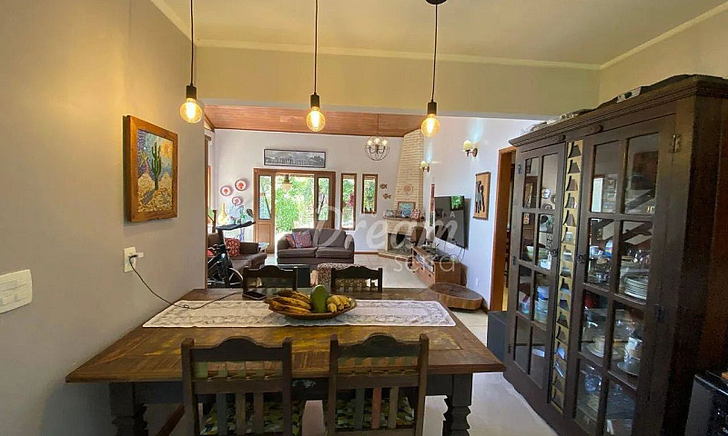 Casa Com 3 Dormitóri...