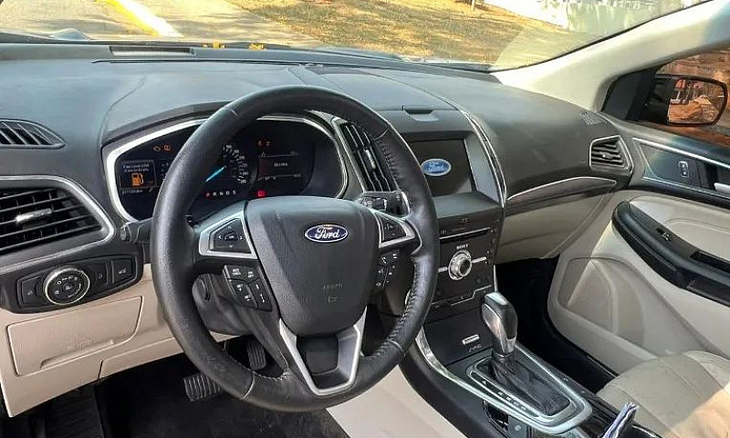 Ford Edge Titanium 3...