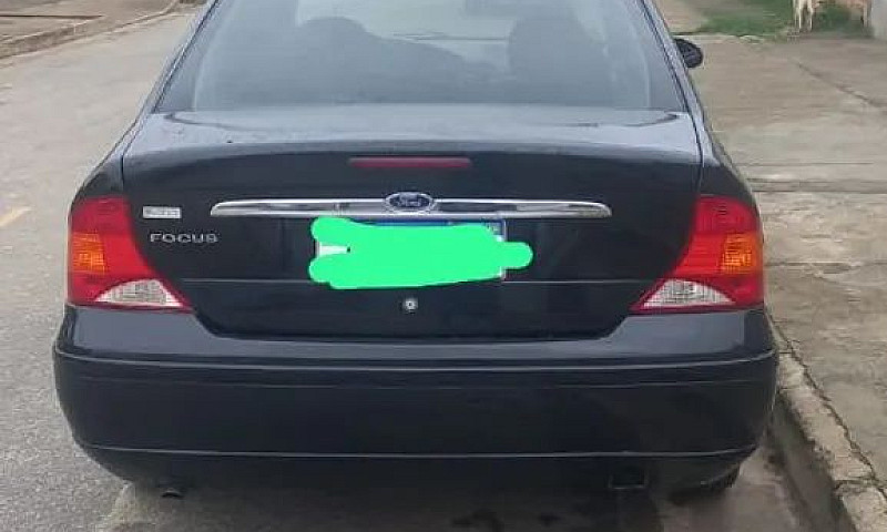 Ford Focus Sedan 1.6...
