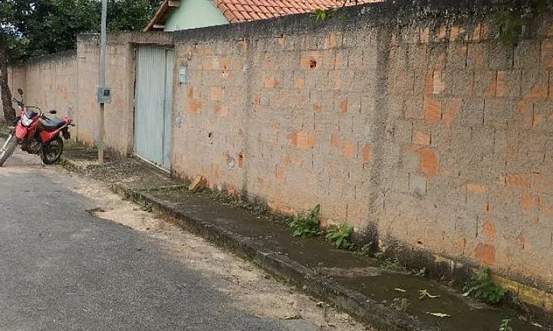 Vende-Se Casa E 1 Ba...