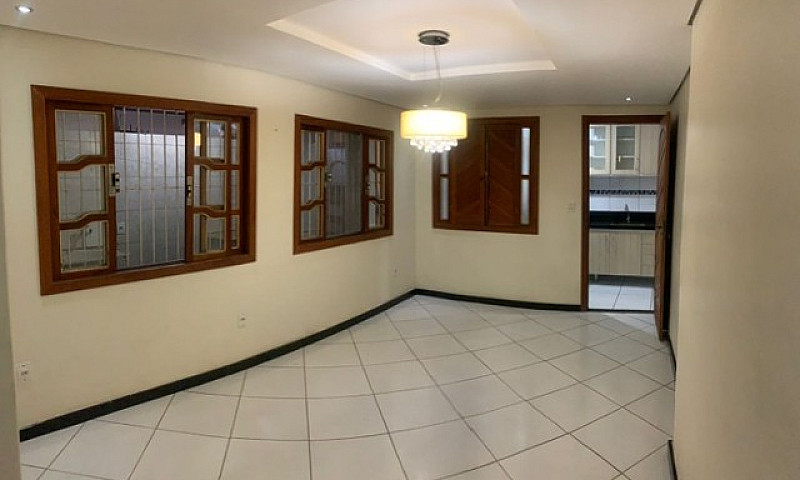 Alugo Casa De Três Q...