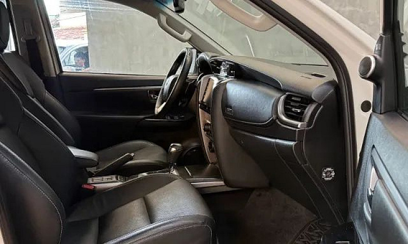 Toyota Hilux Sw4 Srx...
