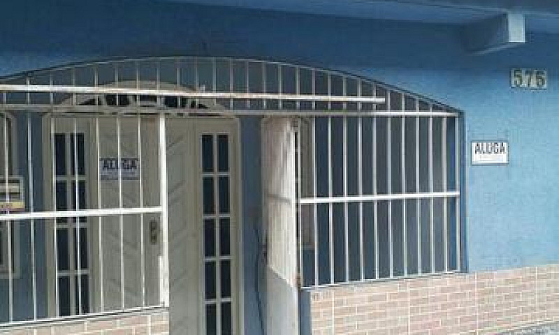 Aluga-Se Ótima Casa ...