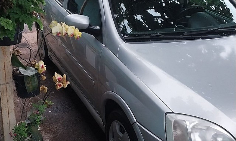 Corsa 1.8 Sedan...