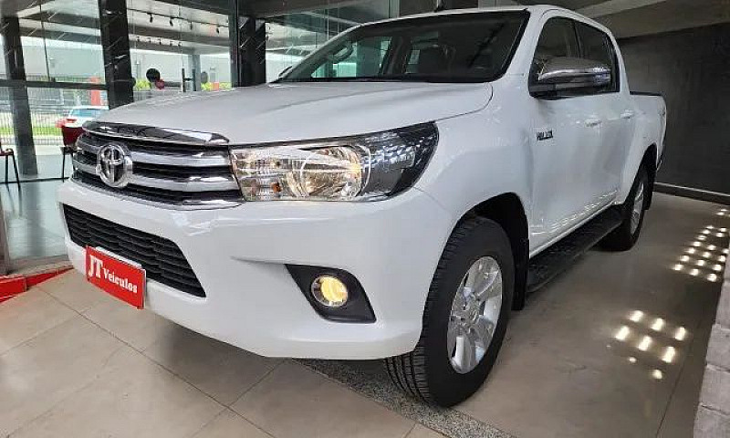 Toyota Hilux Srv 4X4...