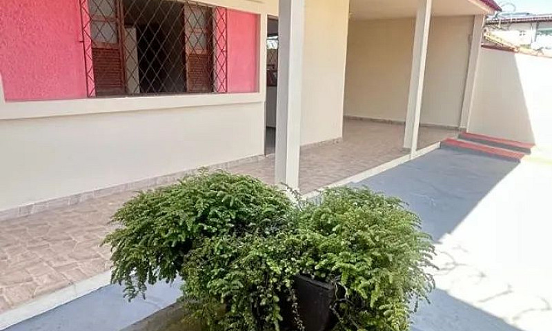 Casa De Tres Quartos...
