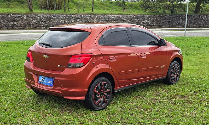 Chevrolet Onix Hatch...