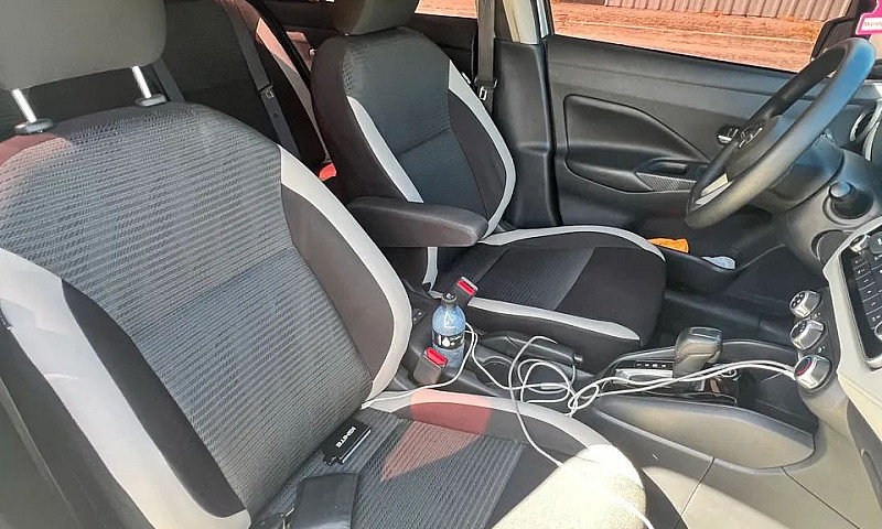 Nissan Versa Sense 1...