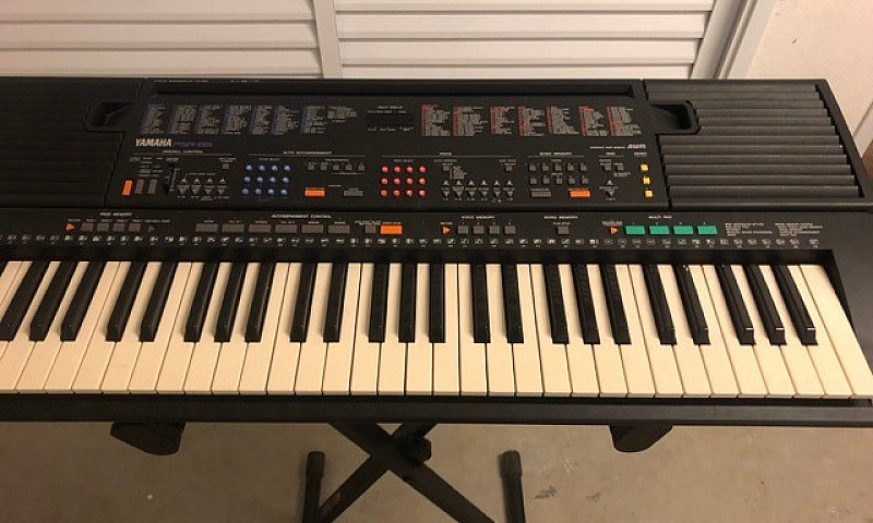 Teclado Yamaha...