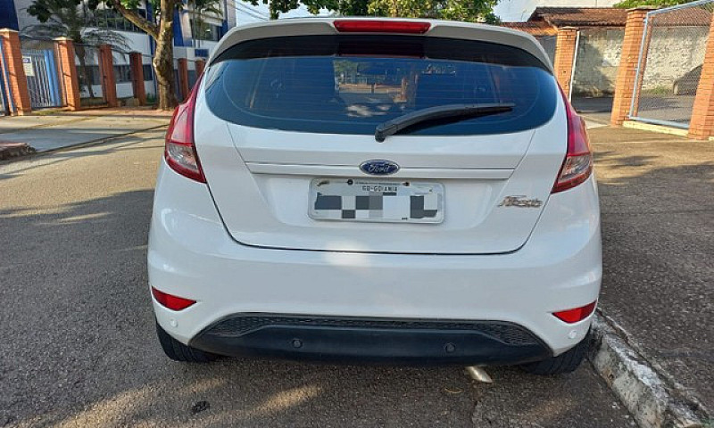 Ford Fiesta Se 1.6...