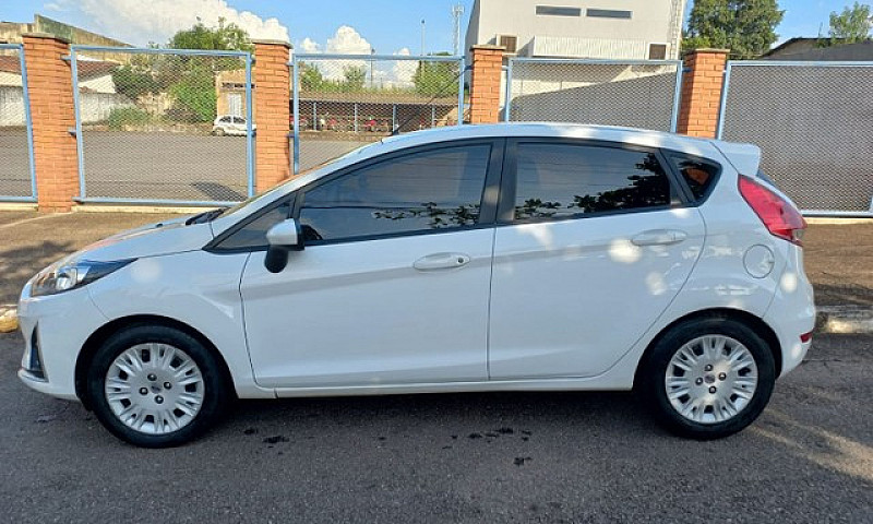 Ford Fiesta Se 1.6...