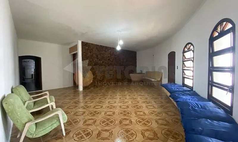 Casa Com 2 Dormitóri...